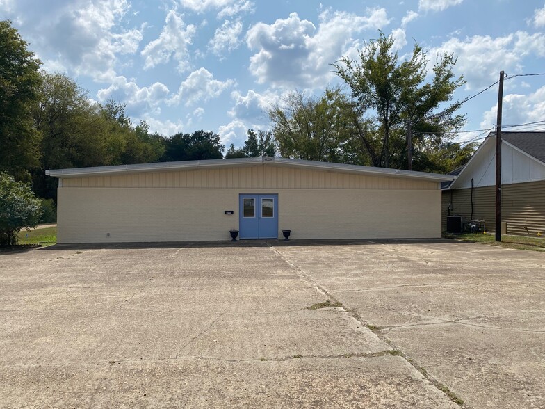 Primary Photo Of 1243 Nelle St, Tupelo Warehouse For Sale