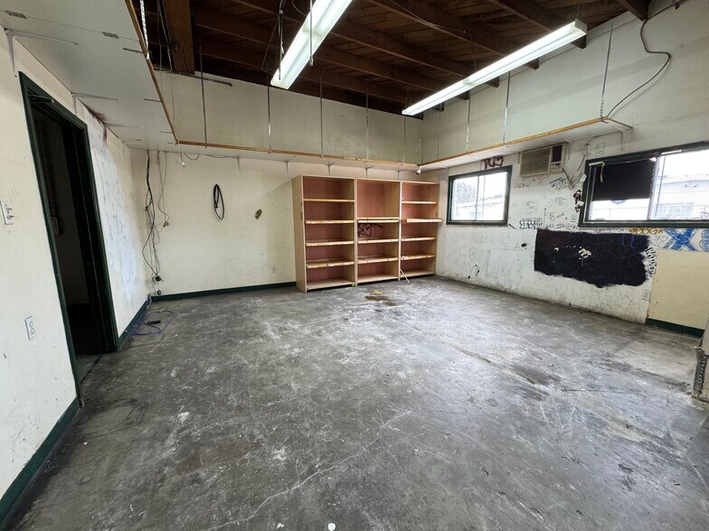 More Photos Of 4920 W Pico Blvd, Los Angeles Light Manufacturing For Lease