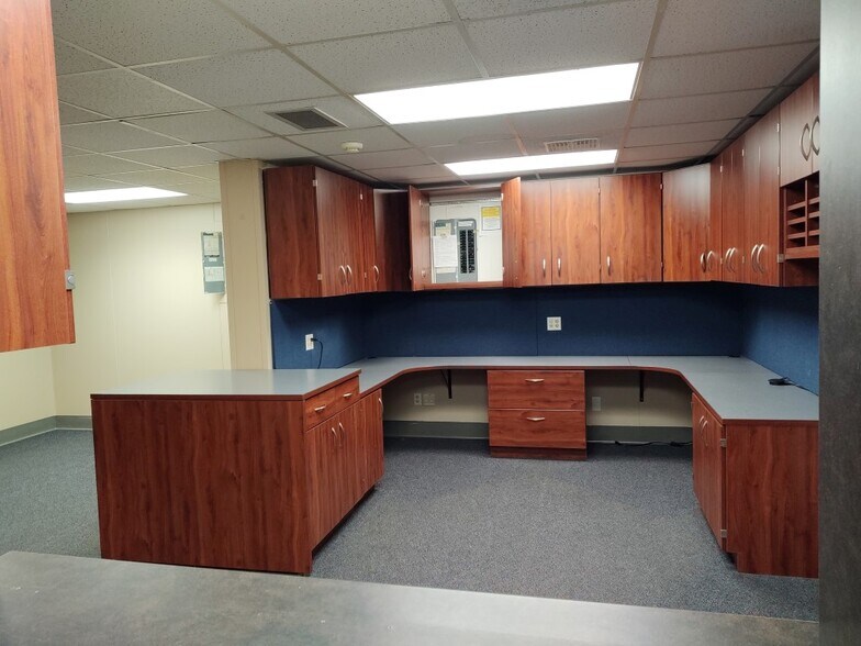 More Photos Of 5727 Strathmoor Dr, Rockford Medical For Sale