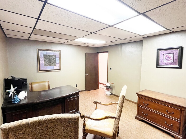 More Photos Of 127 S Broad St, Guthrie Office For Sale