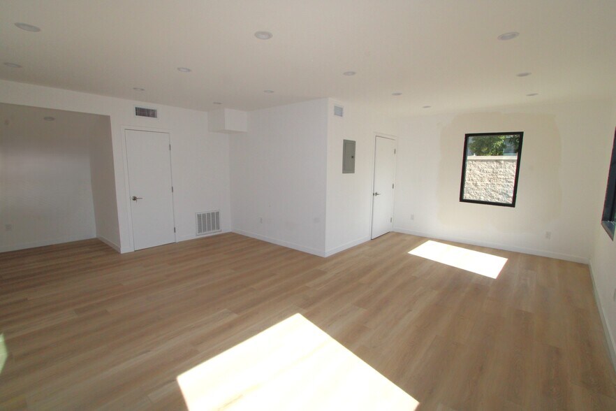 More Photos Of 633 E Colorado St, Glendale Storefront Retail Residential For Sale