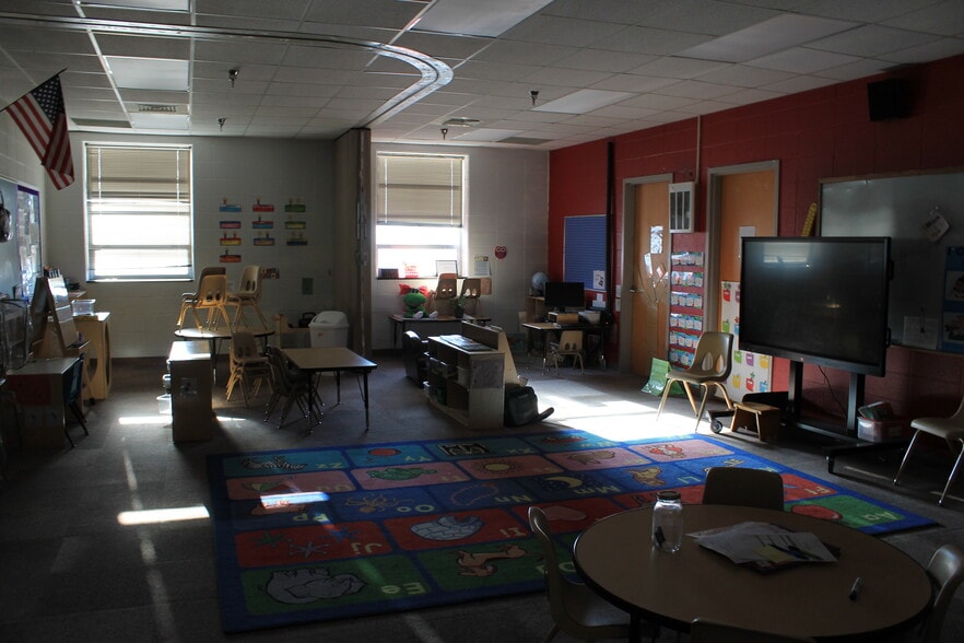 More Photos Of 401 W Poplar St, Elizabethtown Religious Facility For Sale