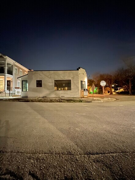 More Photos Of 2601 Baylor St, Houston Restaurant For Lease