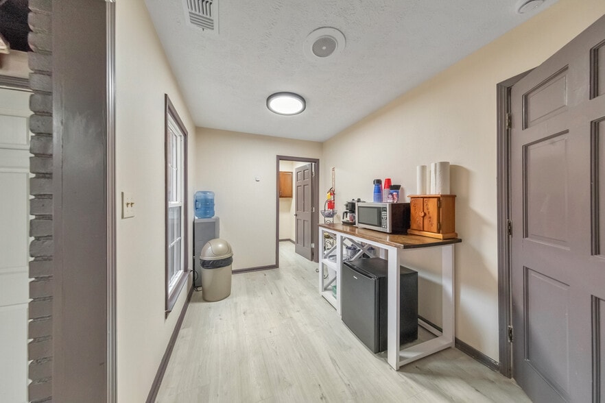 More Photos Of 2440 Sandy Plains Rd, Marietta Office For Sale