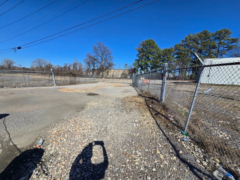 More Photos Of 1270 Springbrook Ave, Memphis Parking Lot For Lease