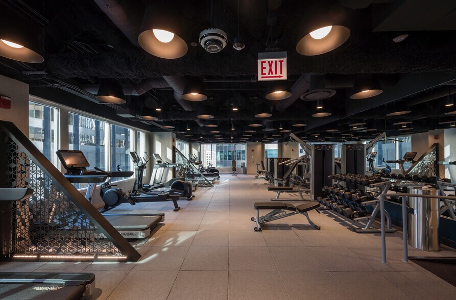 More Photos Of 303 W Madison St, Chicago Office For Lease