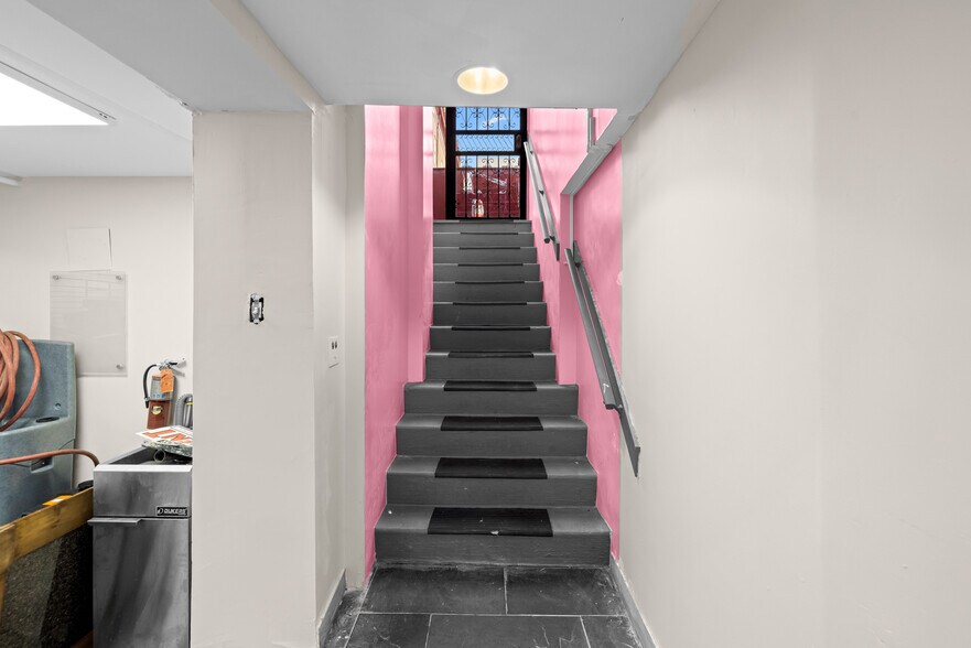 More Photos Of , Washington General Retail For Sale