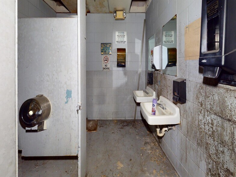 More Photos Of 103 Red Bridge Rd, De Queen Warehouse For Sale