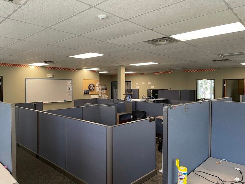 More Photos Of 6615 Vaught Ranch Rd, Austin Office Residential For Lease