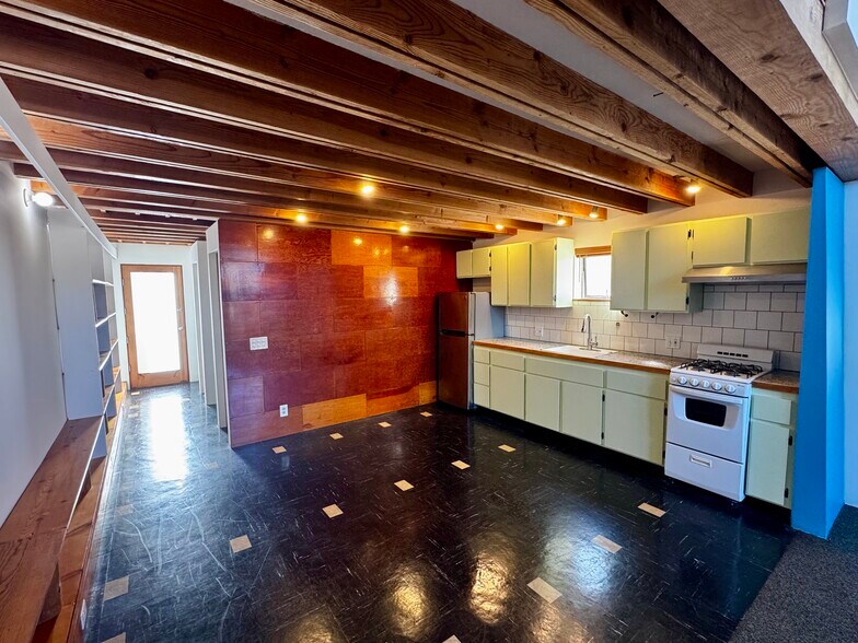 More Photos Of 558 San Juan Ave, Venice Apartments For Sale