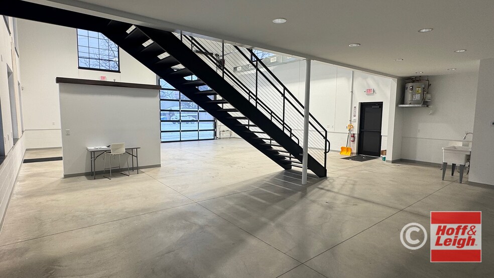 More Photos Of 402 S Elmwood Ave, Medina General Retail For Sale