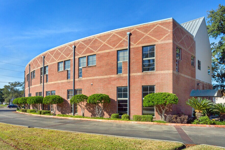 More Photos Of 3101 Lake St, Lake Charles Medical For Lease