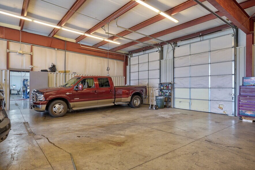 More Photos Of 2140 W Sunset St, Springfield Industrial For Sale