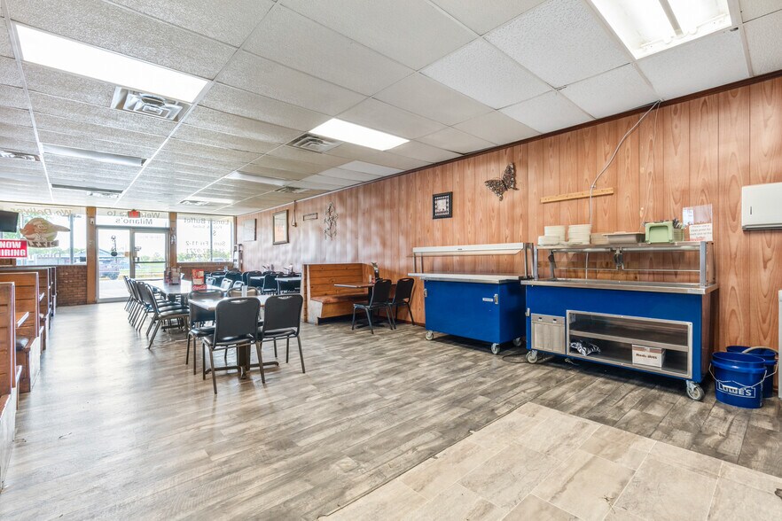 More Photos Of 140 W Main St, Itasca Restaurant For Sale