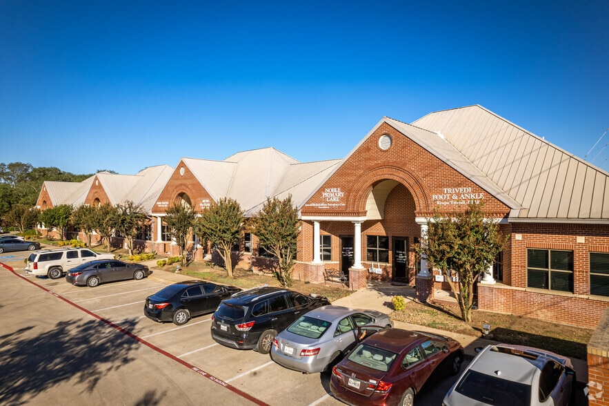 More Photos Of 2205-2225 Williams Trace Blvd, Sugar Land Office For Sale