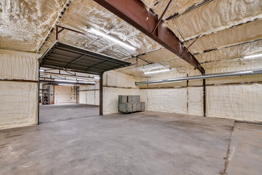More Photos Of 3115 Sabine St, Forest Hill Warehouse For Sale