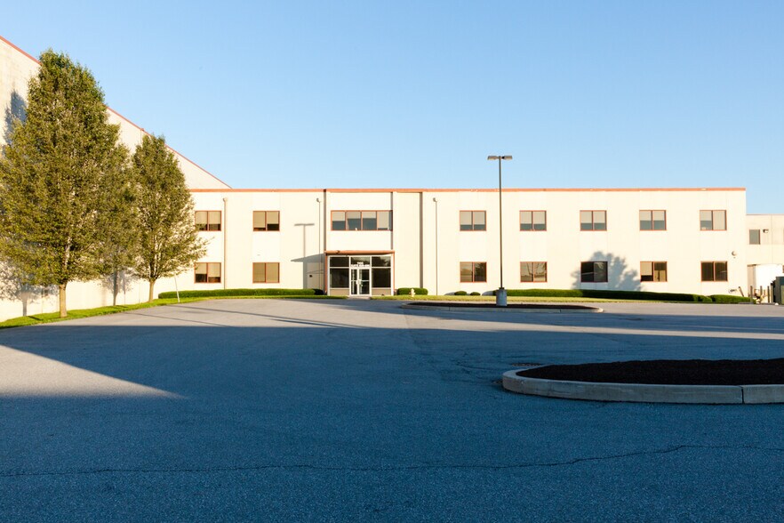 More Photos Of 1100 N Sherman St, York Manufacturing For Lease