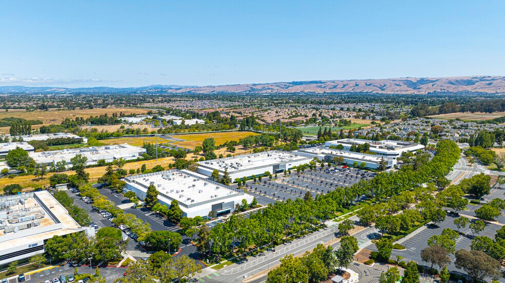 More Photos Of 6607-6657 Kaiser Dr, Fremont Light Manufacturing For Lease