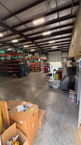 More Photos Of 1092 US 59, Carthage Warehouse For Lease