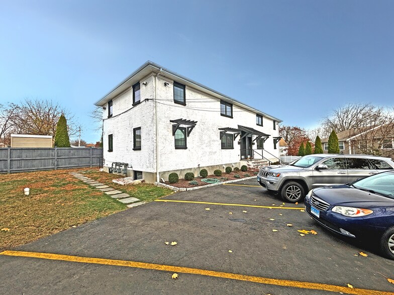 More Photos Of 42 Poe Ct, Fairfield Apartments For Sale