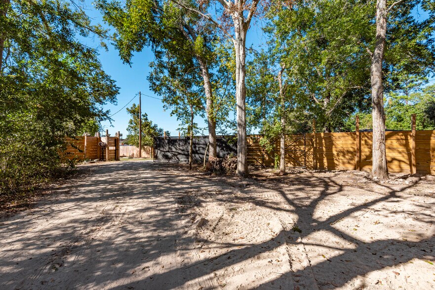 More Photos Of 225 Foster Street, Alvin Land For Sale