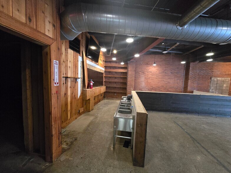 More Photos Of 4507 Lorain Ave, Cleveland Office For Lease