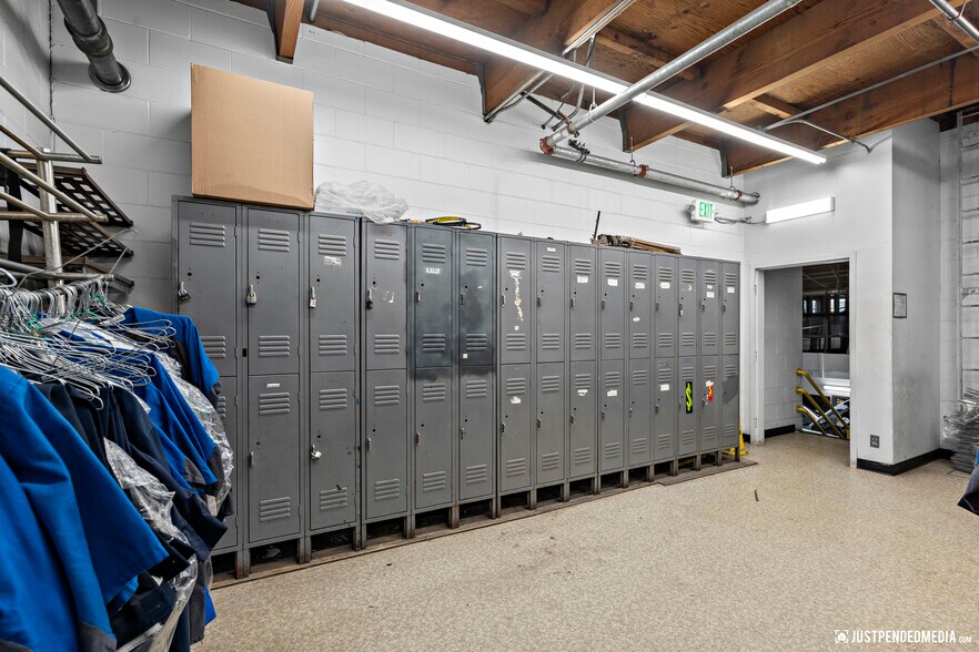 More Photos Of 1950 Gambell St, Anchorage Warehouse For Lease