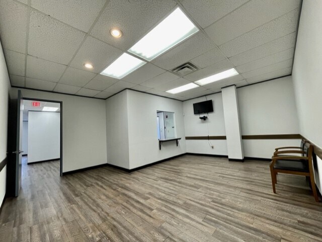 More Photos Of 630 W 34th St, Austin Medical For Sale