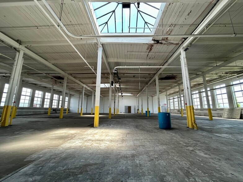 More Photos Of 620 Spring St, North Dighton Warehouse For Lease