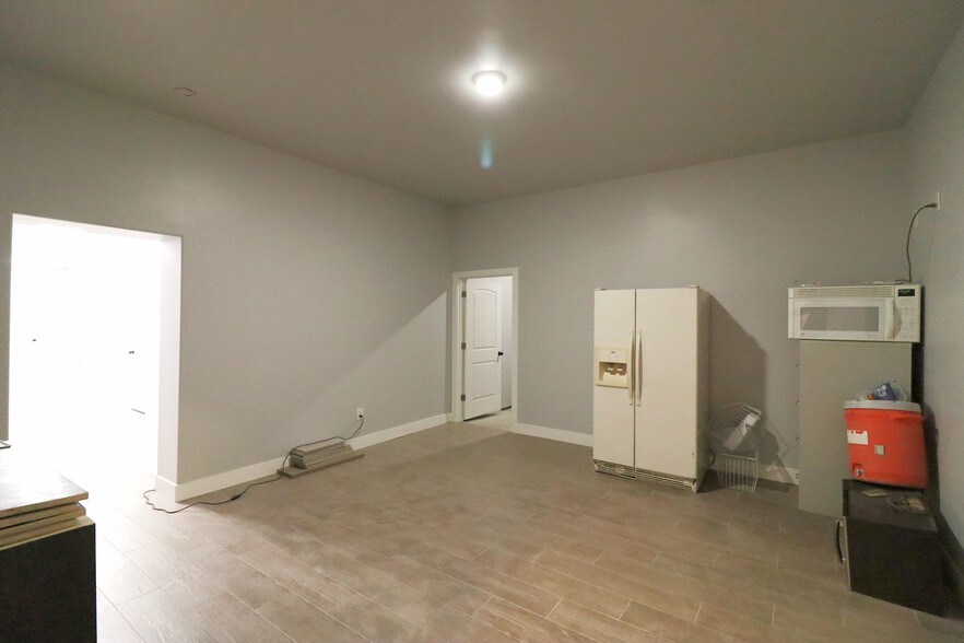 More Photos Of 6050 N Black Canyon Hwy, Phoenix Loft Creative Space For Sale