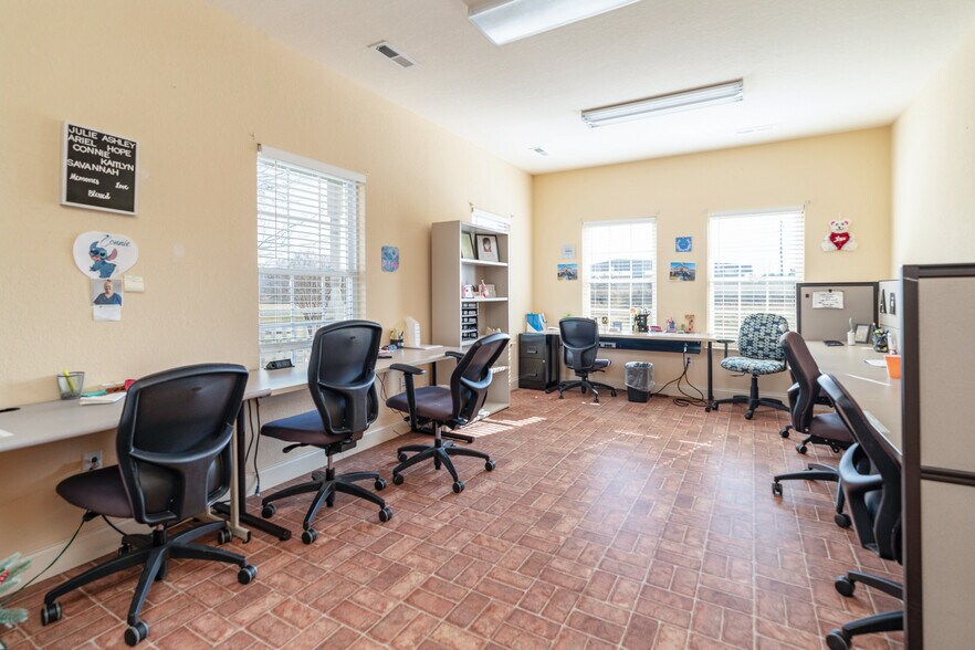 More Photos Of 130 Willowcreek Blvd, Sweetwater Medical For Sale