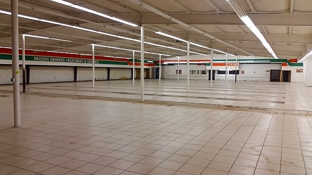 More Photos Of 112 US Highway 75, Holton Supermarket For Sale