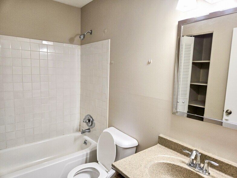 More Photos Of 3146 Commander Dr, Louisville Apartments For Sale