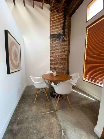 More Photos Of 5009-5011 York Blvd, Los Angeles Storefront For Sale