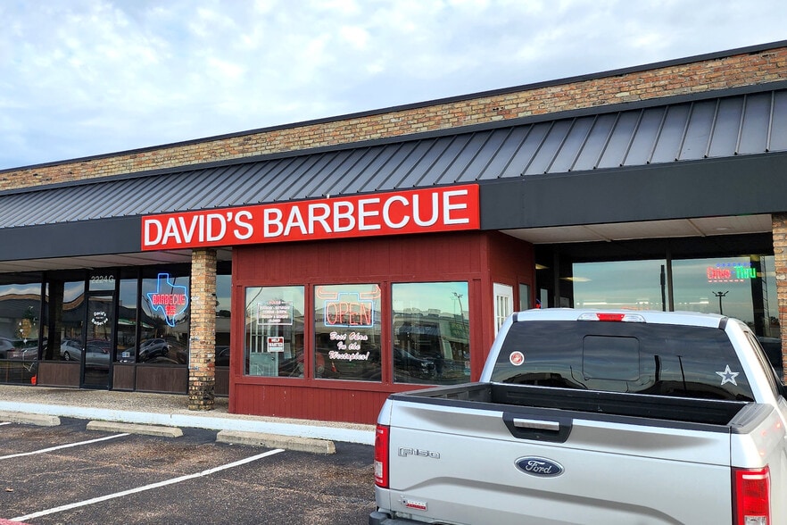 More Photos Of 2220-2224 W Park Row Dr, Arlington Unknown For Lease