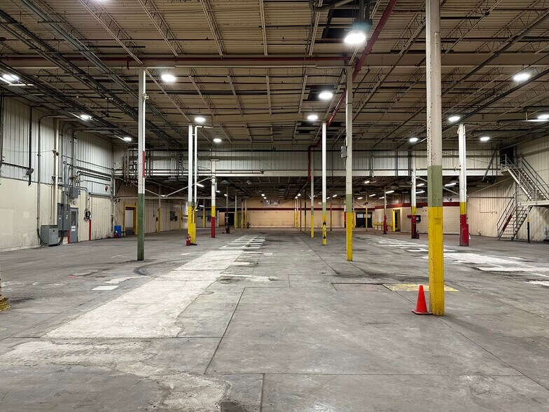 More Photos Of 6 Morrill Pl, Fulton Warehouse For Lease