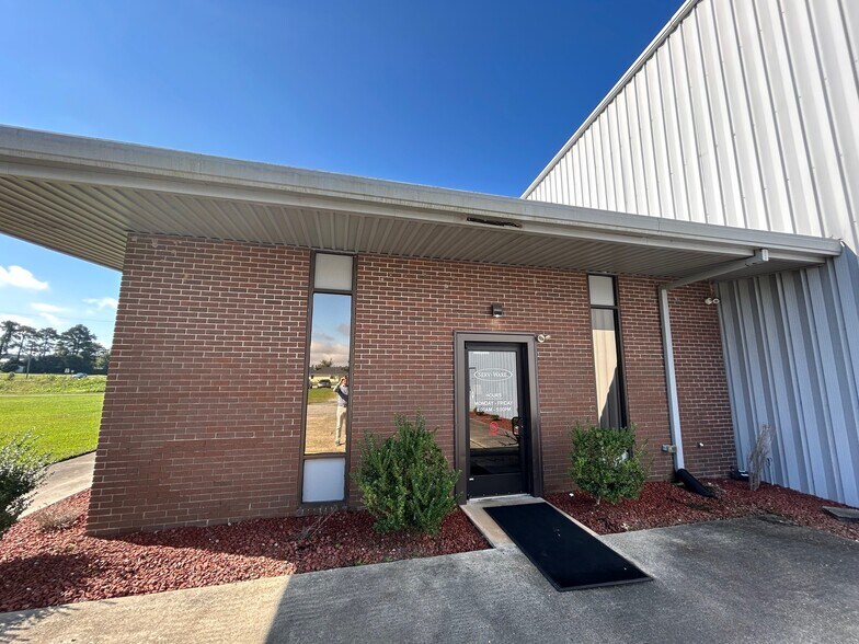 More Photos Of 222 Hwy 58 S, Kinston Warehouse For Lease