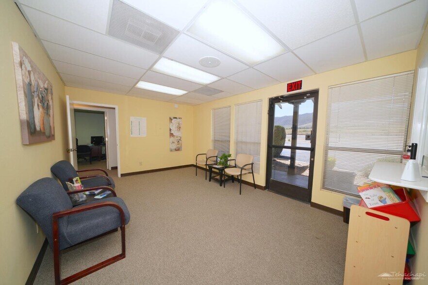 More Photos Of 20031 W Valley Blvd, Tehachapi Office For Sale