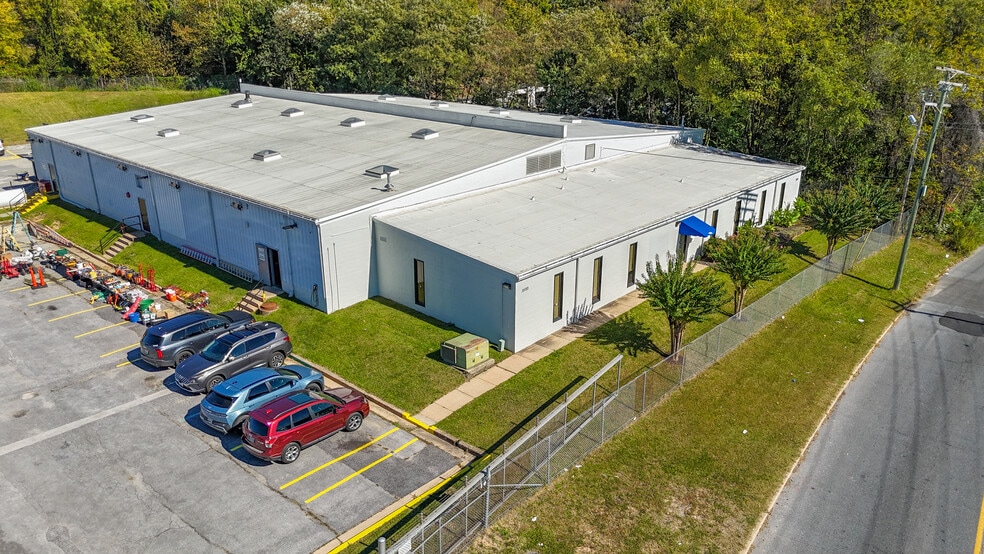 More Photos Of 3520 E Federal St, Baltimore Warehouse For Lease