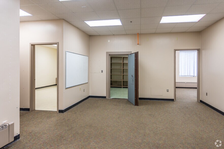 More Photos Of 132 1st Ave S, Motley Light Manufacturing For Sale