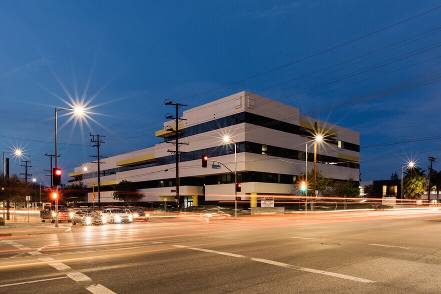 More Photos Of 6800 Owensmouth Ave, Woodland Hills Office For Lease