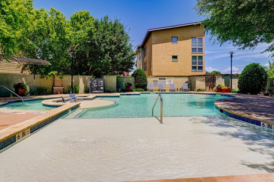 More Photos Of 251 Town Center Ln, Keller Apartments For Lease