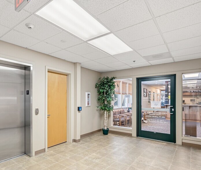 More Photos Of 700 SW Ramsey Ave, Grants Pass Medical For Lease