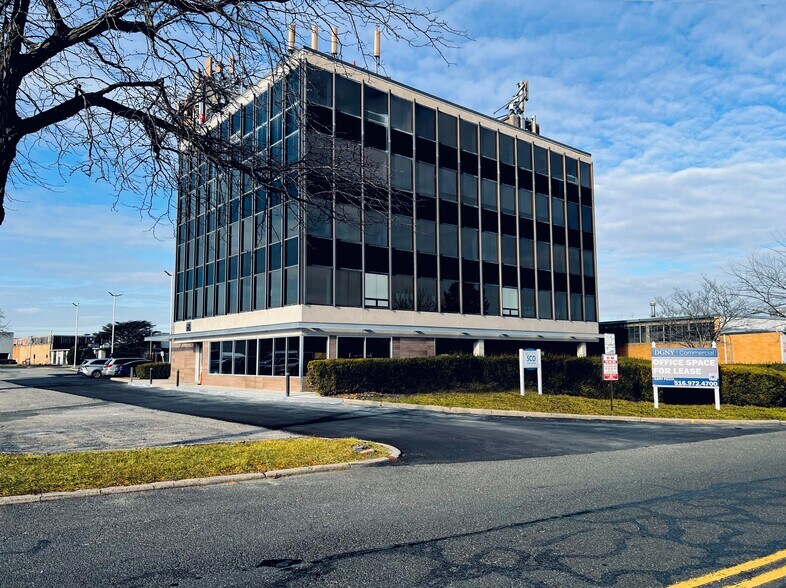Primary Photo Of 60 E Industry Ct, Deer Park Medical For Lease