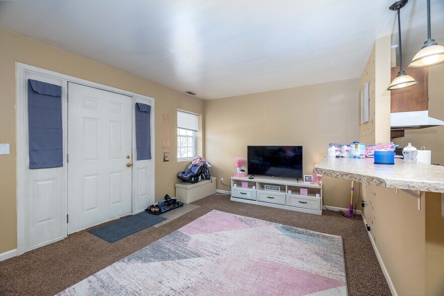 More Photos Of 3 E Division St, Remington Apartments For Sale