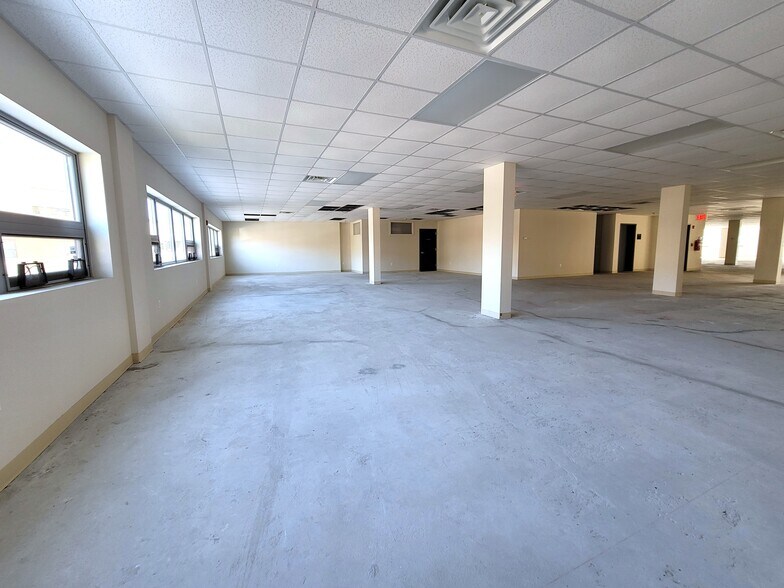 More Photos Of 76-09 Queens Blvd, Elmhurst Office For Lease
