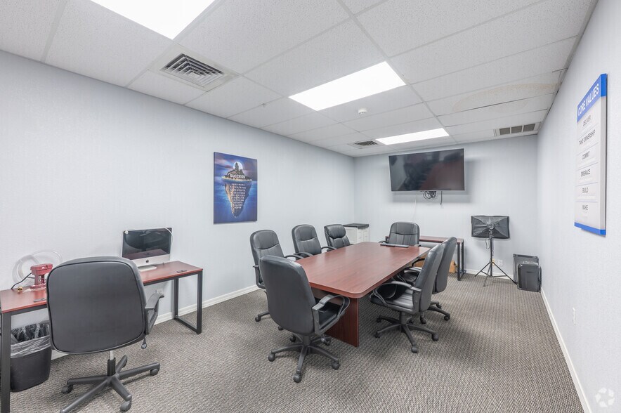 More Photos Of 2880 Sweetwater Ave, Lake Havasu City Light Manufacturing For Sale