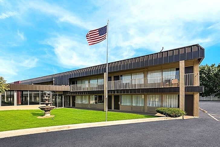 More Photos Of 2545 N 5th Street Hwy, Reading Hotel For Sale