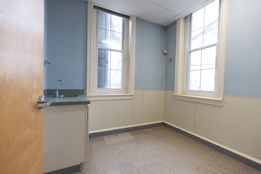 More Photos Of 1645-1655 Hausman Rd, Allentown Storefront Retail Office For Lease