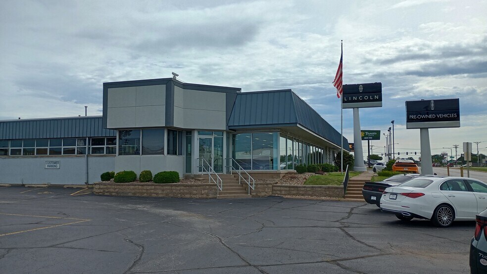 Primary Photo Of 520 W Kimberly Rd, Davenport Auto Dealership For Lease